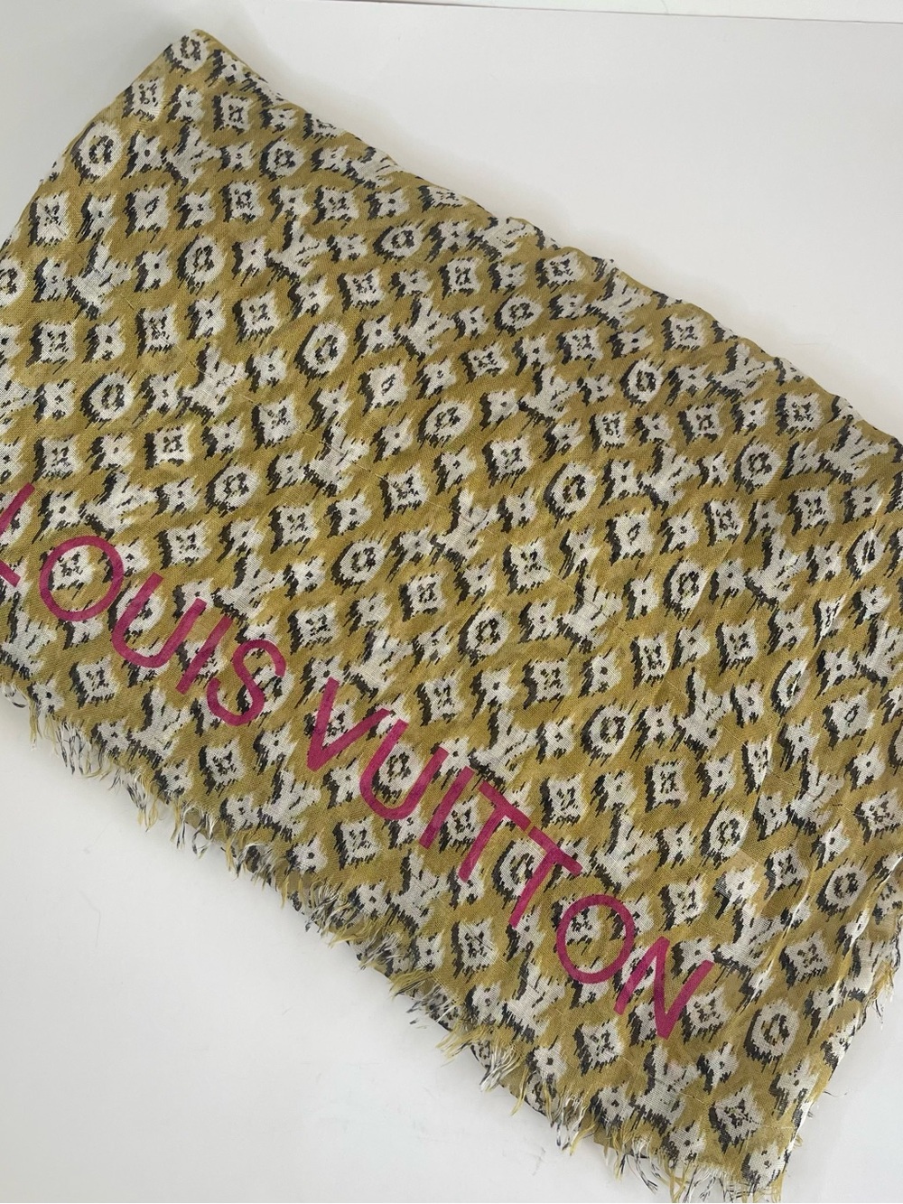 Louis Vuitton Moutard Monogram Etole Ikat Shawl - Picture 7 of 12